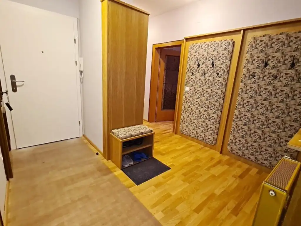 FAMILIENHIT, ENKPLATZ, gepflegte 113 m2 Neubau mit Loggia, 4 Zimmer, Küche, 2 Bäder, teilmöbliert, 3. Liftstock, U3-Nähe