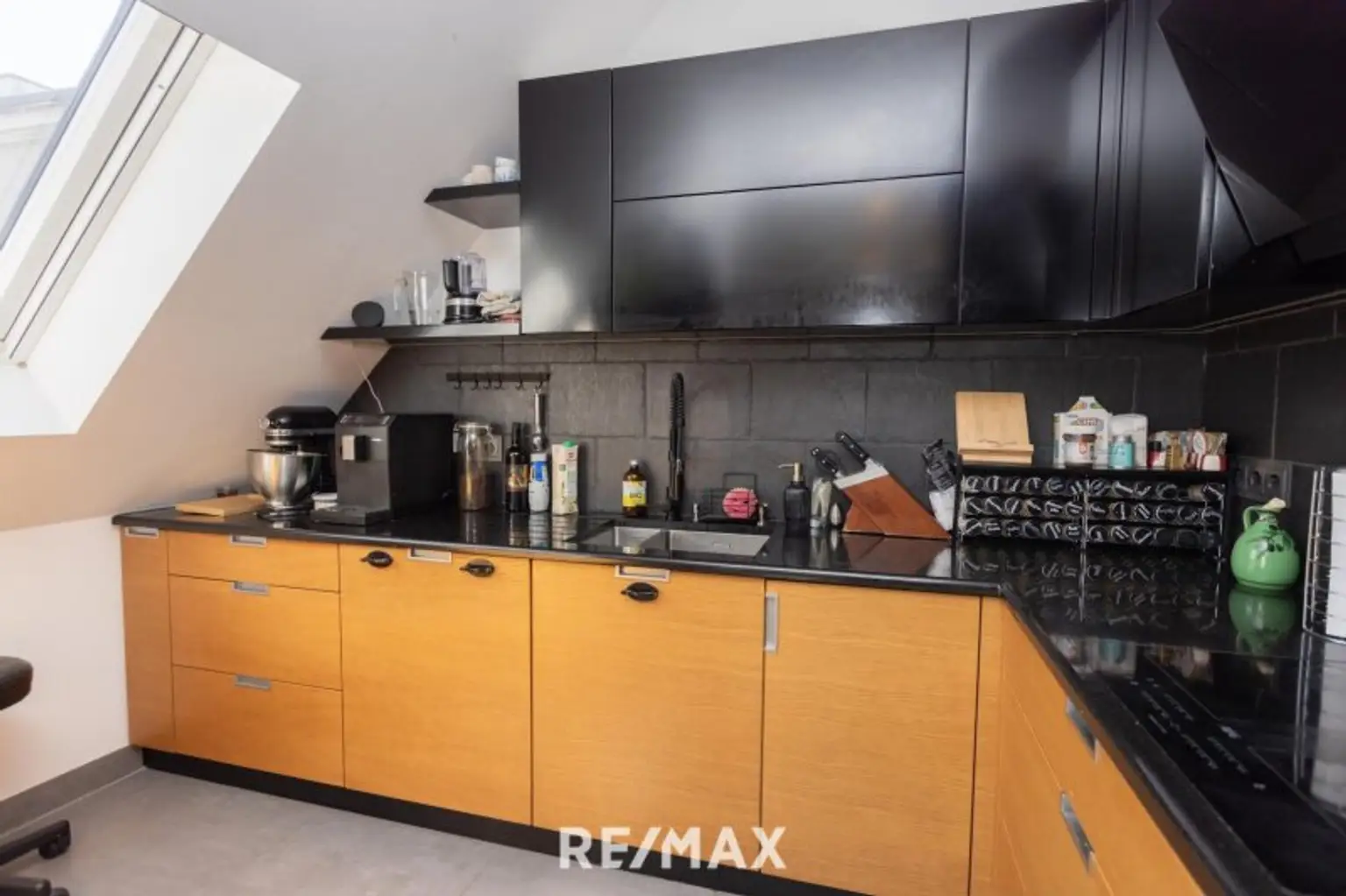 Herrliche DG-Maisonette mit 2 Hof-Terrassen bei der Volksoper, Währinger Straße