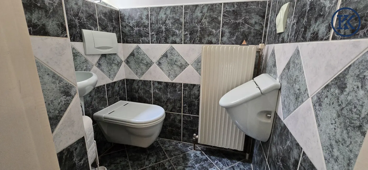 separates WC