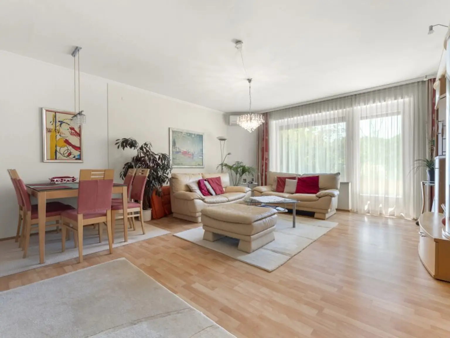 Schöne, vollmöblierte 2 Zi Terrassenwohnung mit XL-Terrasse und Tiefgarage in Waidmannsdorf - Neckheimgasse