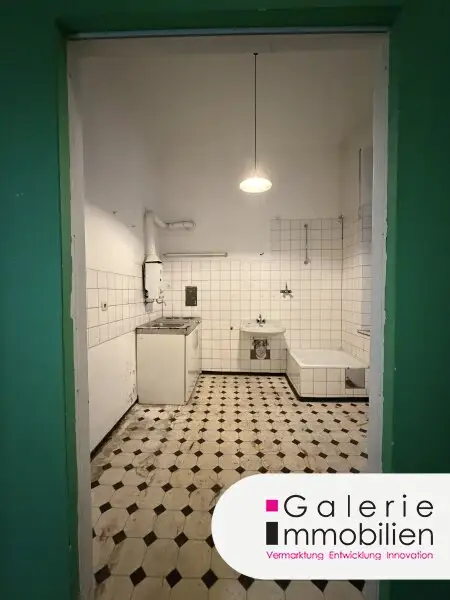 Absolut ruhige, sanierungsbedürftige Stadtwohnung beim Museumsquartier