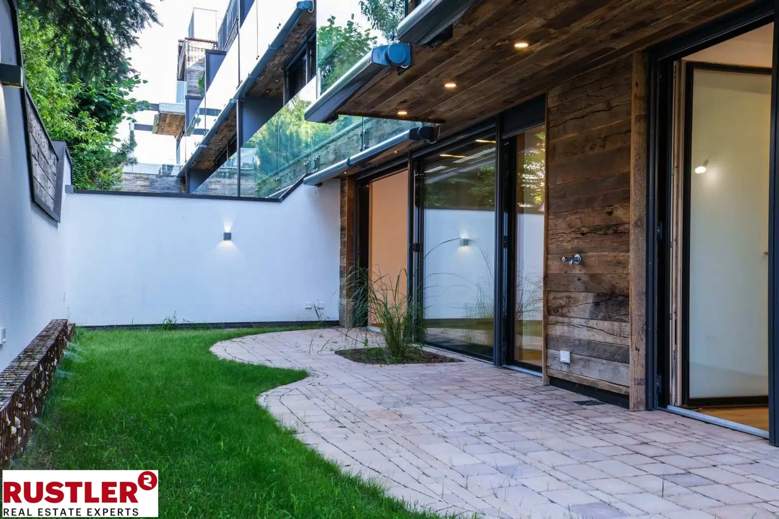 Gartenwohnung mit perfekter Tageslichtlage und separatem Bereich für flexible Nutzung