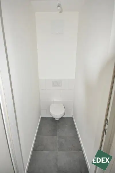 Moderne Geschäftsfläche in Neubausiedlung nahe Badeteich Hirschtetten