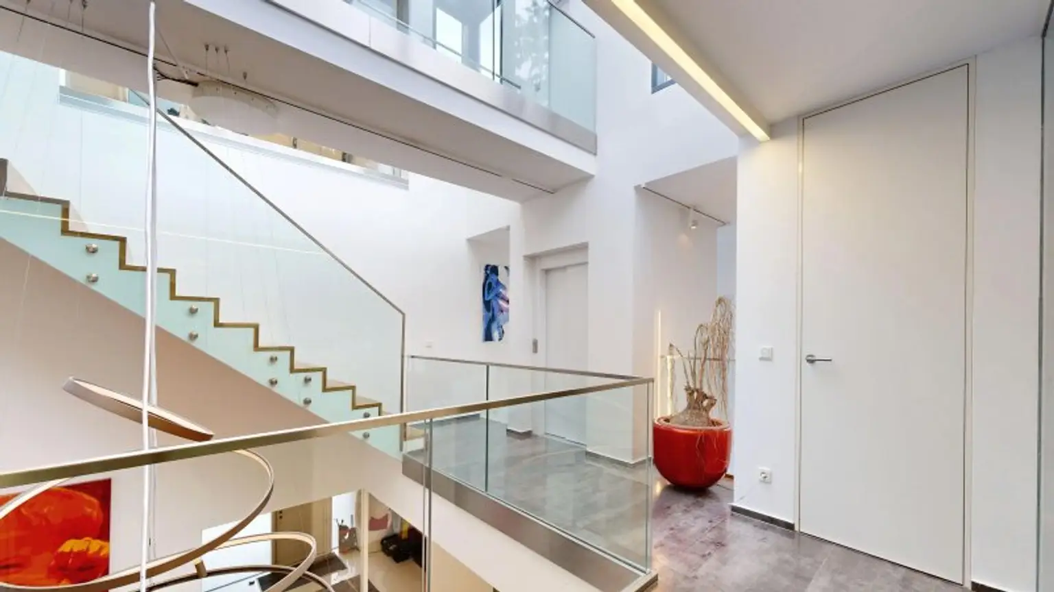 Luxusvilla mit Infinitypool in absoluter Ruhelage in Hinterbrühl – Exklusives Anwesen mit Top-Ausstattung