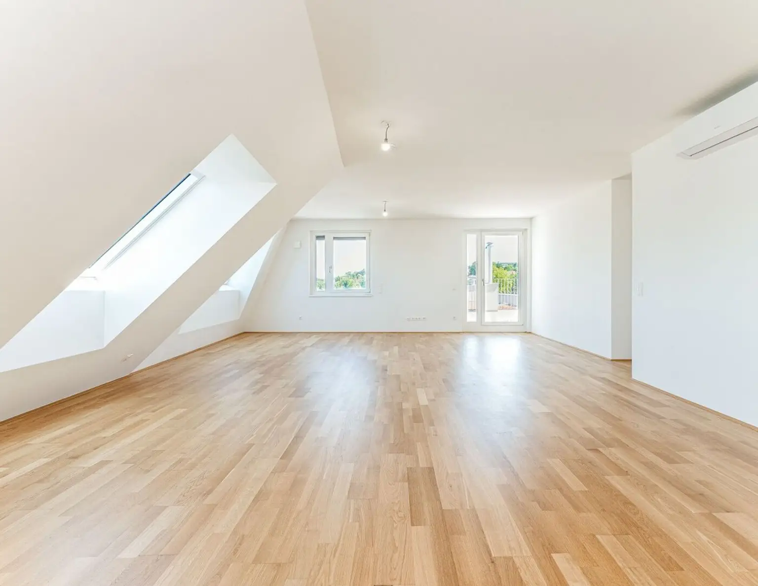 Erstbezug ab Oktober! Grandiose 4-Zimmer-Terrassenwohnung inkl. Parkplatz in Hietzing zu vermieten!