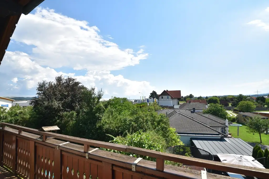 Großzügiges Wohnhaus mit zwei Wohneinheiten