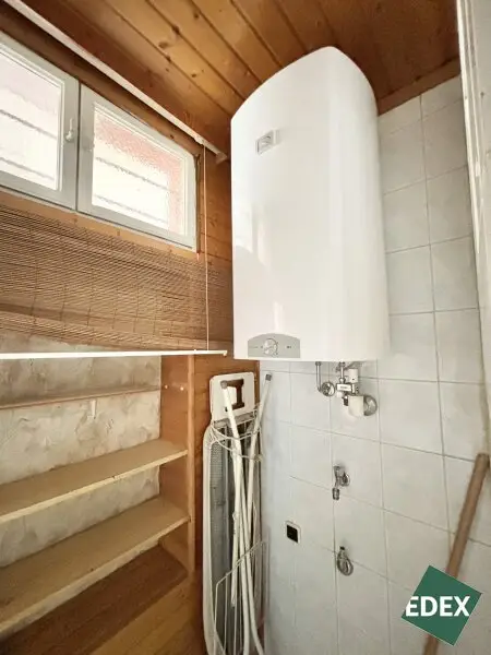 Sanierungsbedürftige 2,5-Zimmer-Altbauwohnung in guter Lage in Meidling