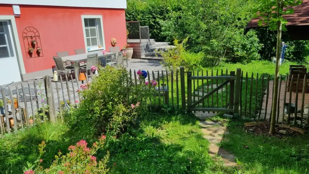 Luxus und Wohlbefinden - Traumvilla mit uneinsehbarem Garten in Grünlage