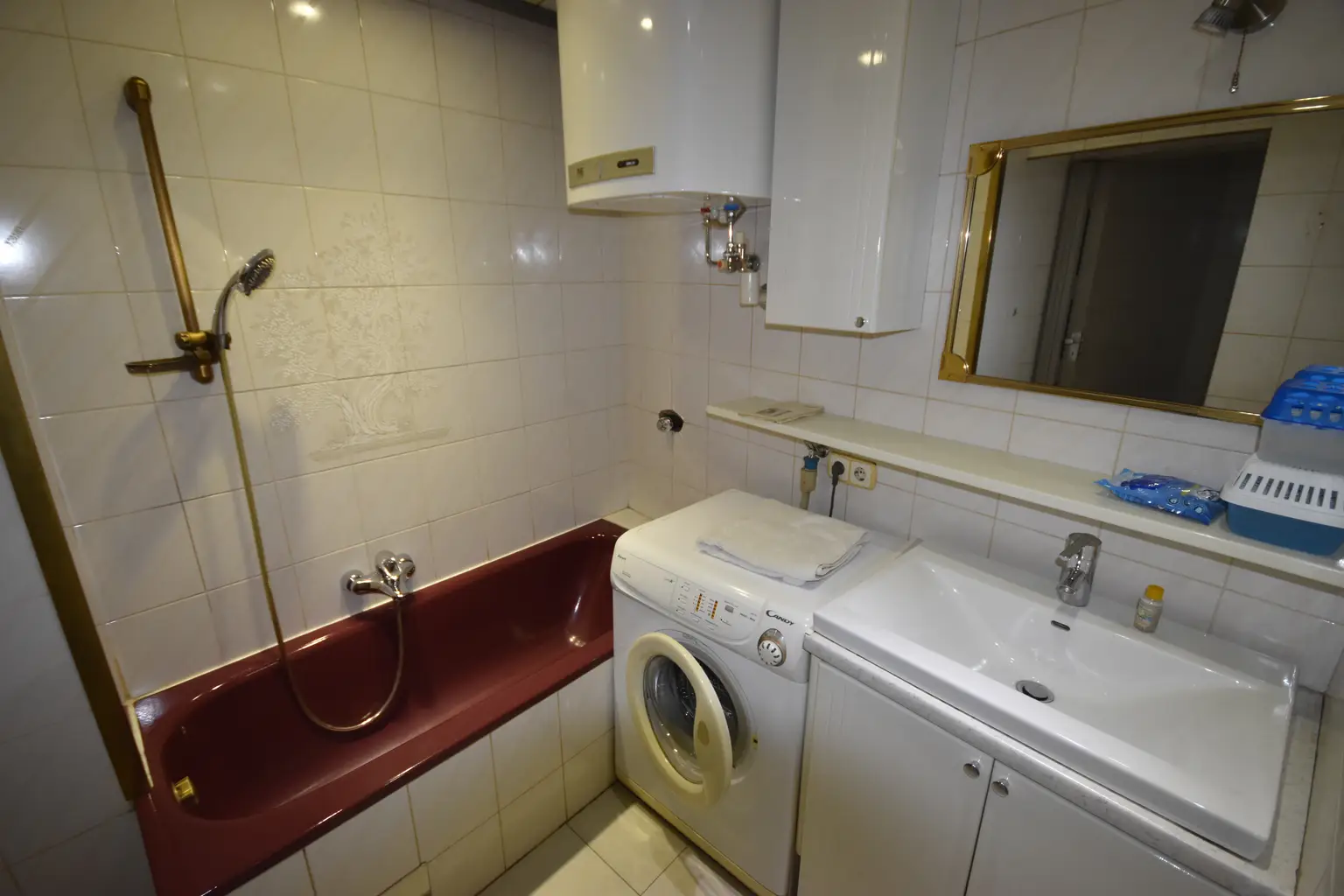 " ROCHUSMARKT - Geräumige 3 Zimmer Altbau Wohnung im 3. Bezirk"