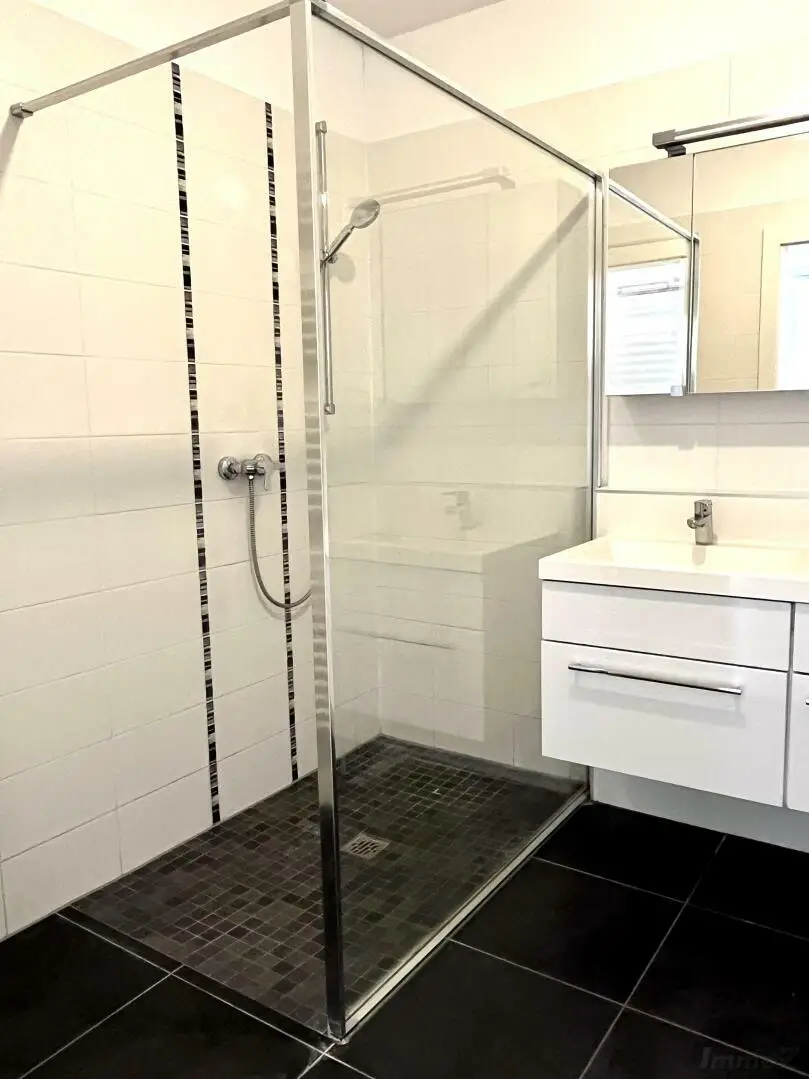 ruhige, helle und freundliche 3 Zimmer Wohnung mit Großbalkon vermietet bis 1.3.2027 dz. rund  3,3 % Rendite