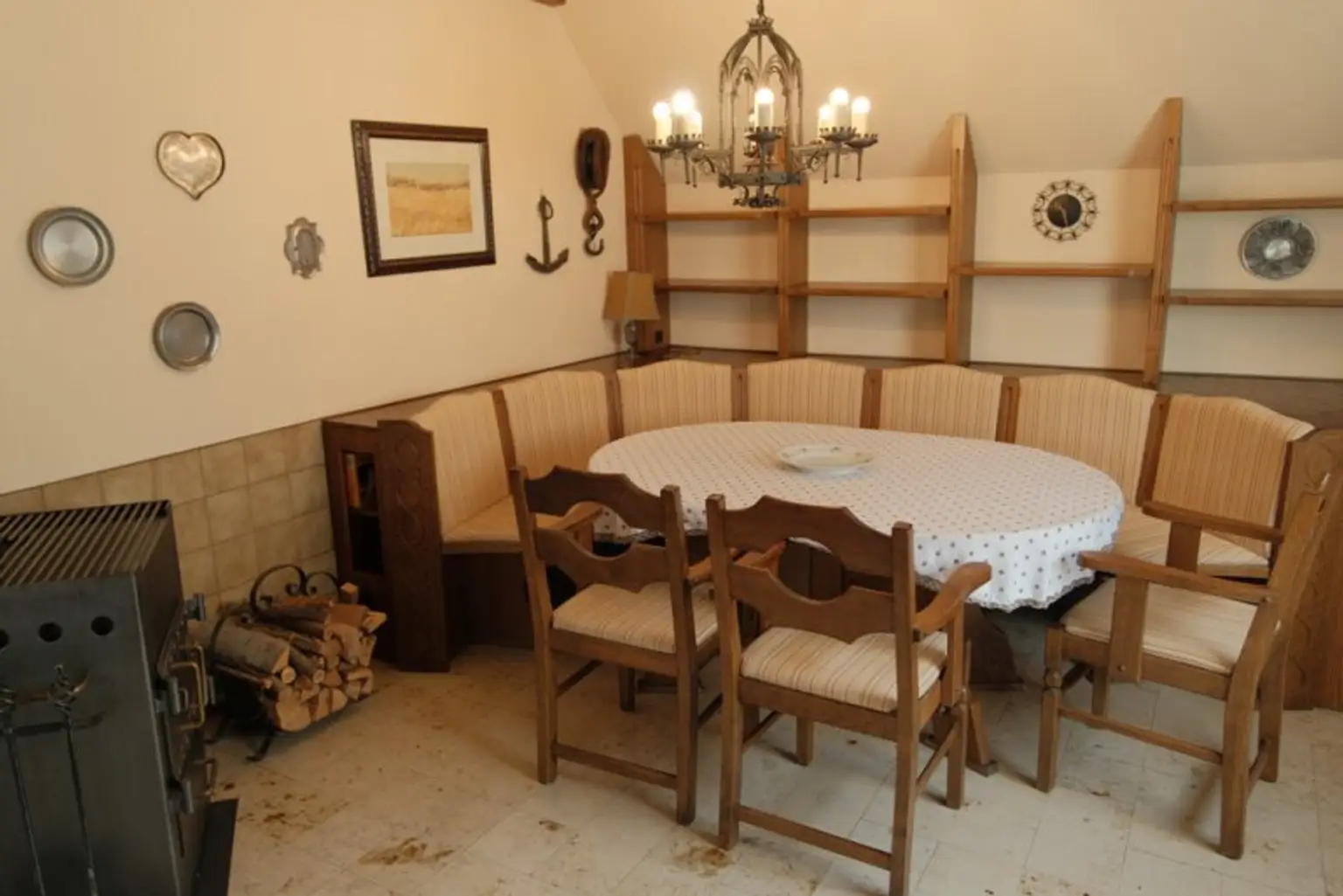 Zistersdorf: A5 - Nähe: großzügiges Wohnhaus ( 2 Wohneinheiten ) mit traumhaften Garten, Garage und Werkstatt