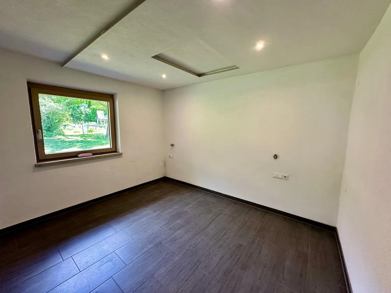 Perfekte Starterwohnung mit Garten und einem Parkplatz