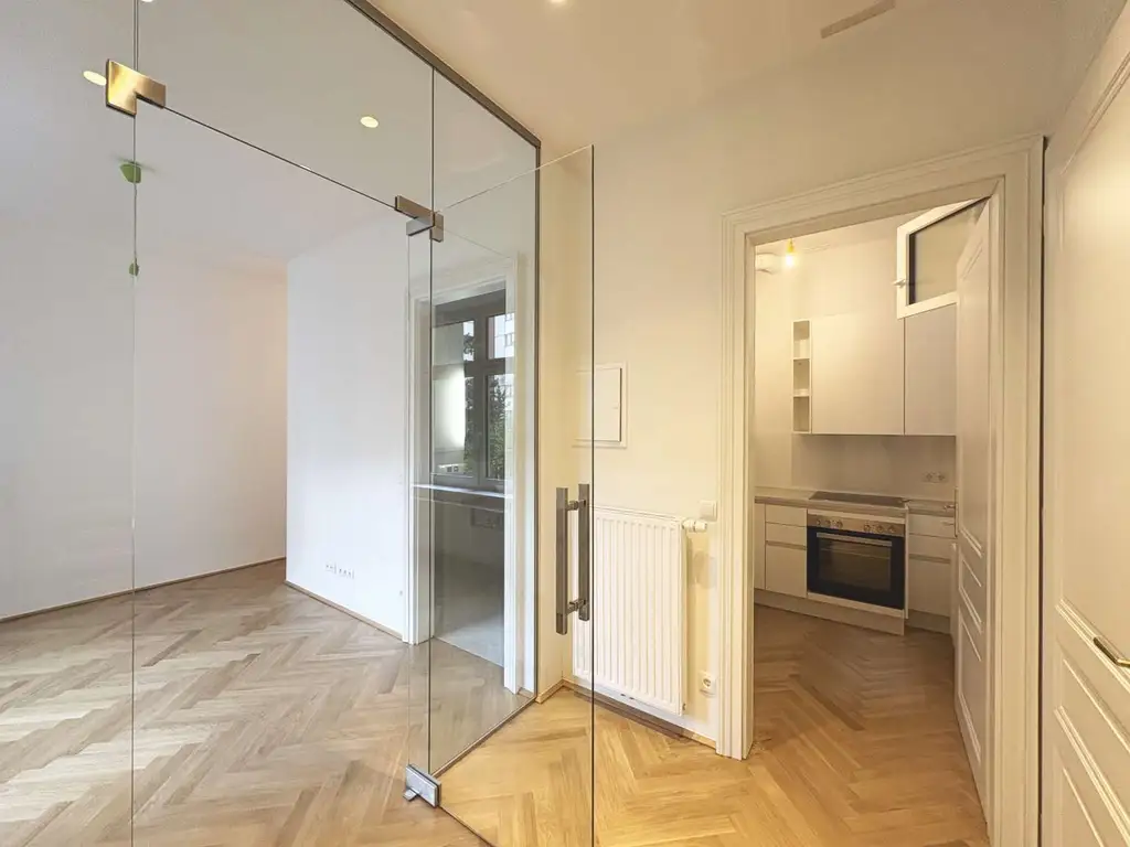 Erstbezug nach Sanierung - Innenhoflage - 
Schöne 1 Zimmer Wohnung