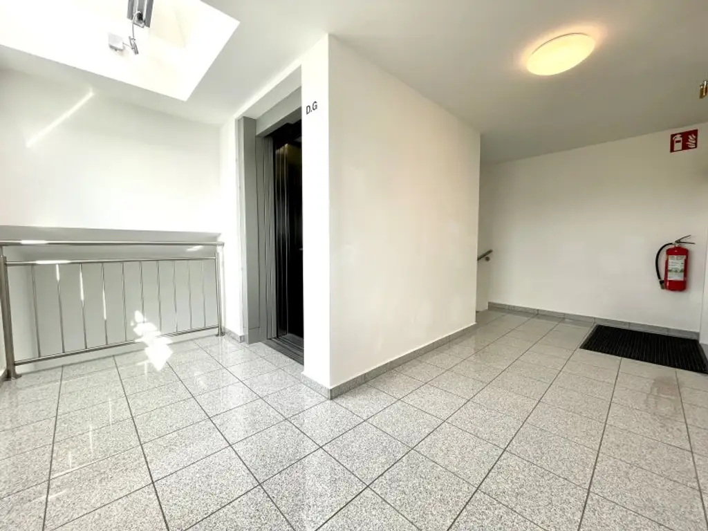 RARITÄT - PENTHOUSE MIT WINTERGARTEN UND TRAUMTERRASSE - KLIMAANLAGE UND ZWEI GARAGENPLÄTZE - TOP- INFRASTRUKTUR