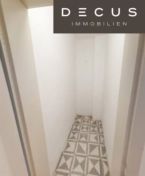 GROSSARTIGE FÜNFZIMMERWOHNUNG MIT SÜDBALKON