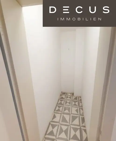 GROSSARTIGE FÜNFZIMMERWOHNUNG MIT SÜDBALKON