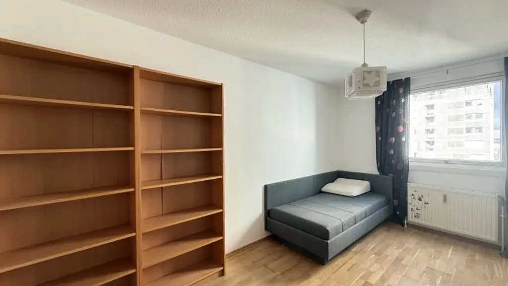 Teilmöblierte 3 Zimmer mit Klima und verglaster Loggia ***** spektakulärer Weitblick + optionaler Garagenstellplatz *****