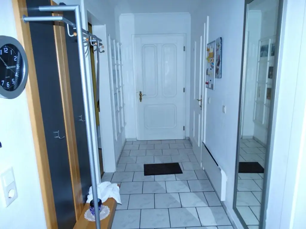 BUNGALOW INMITTEN DER VEGETATION IN RUHELAGE