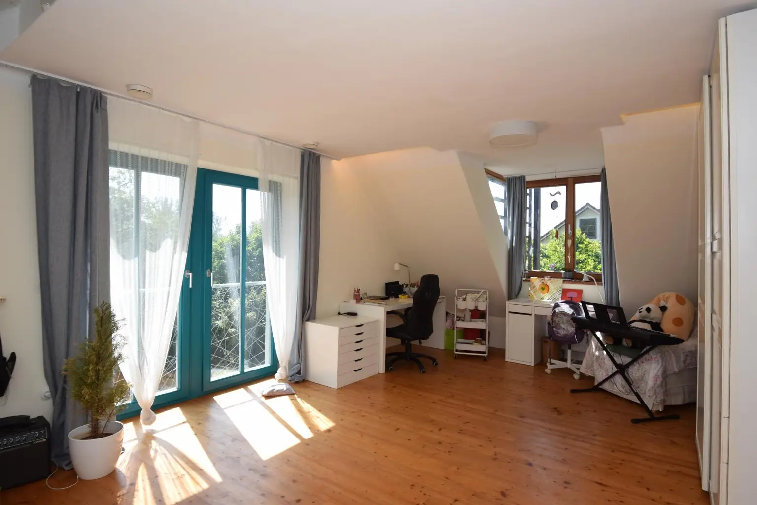 helles Zimmer im Obergeschoß