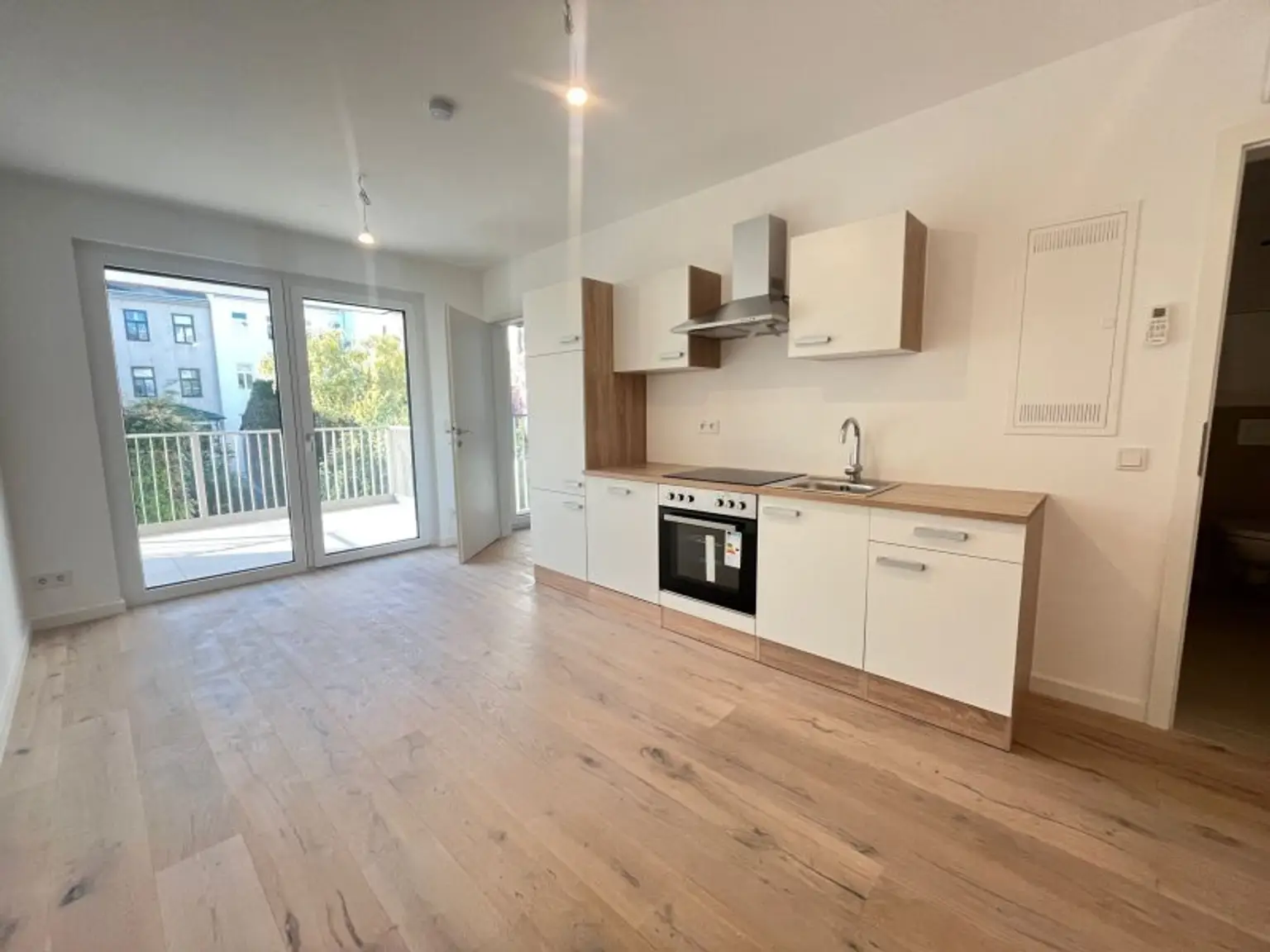ERSTBEZUG! GEMÜTLICHE  2-ZIMMER-WOHNUNG MIT SÜD-WEST- BALKON