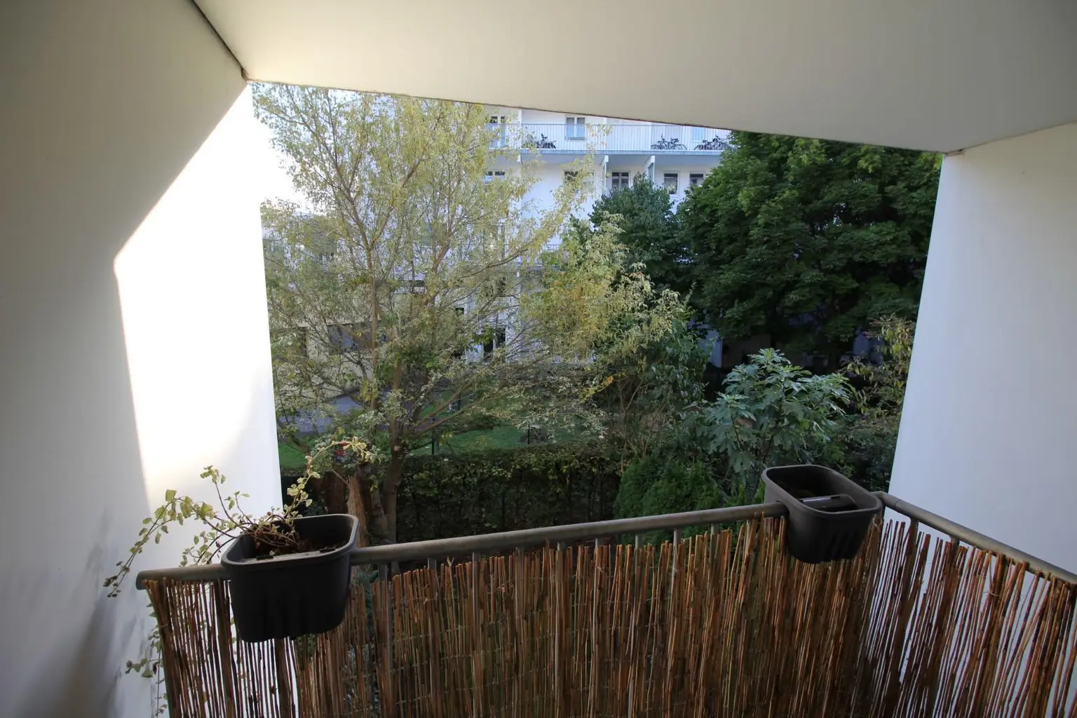Schicke Gartenmaisonette mit Loggien, Balkon und Garage
