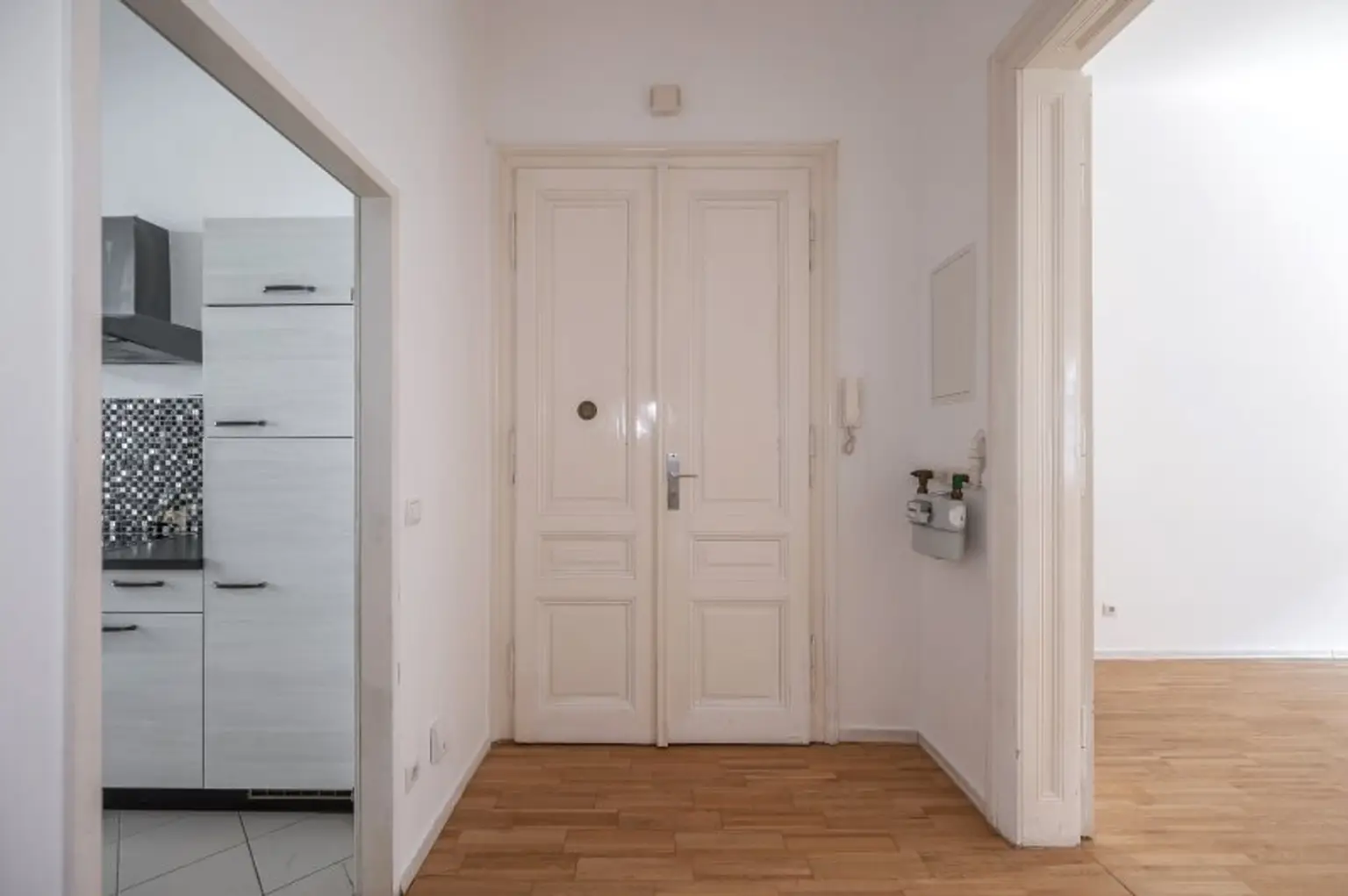 ***NEU*** Fantastische 4 Zimmer Wohnung in repräsentativem Stilaltbau! in TOP-Lage!