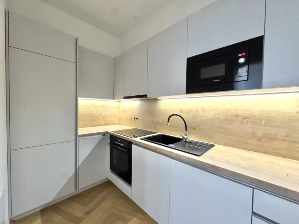 Frischer Altbautraum am Rennweg - Saniert inklusive hochwertiger Einbauküche - Stilaltbau am Rennweg - S-Bahn St. Marx ums Eck