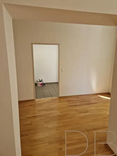 DB IMMOBILIEN | Top saniertes, vermietetes Geschäftslokal mit großem (Gewölbe) Keller zu kaufen!