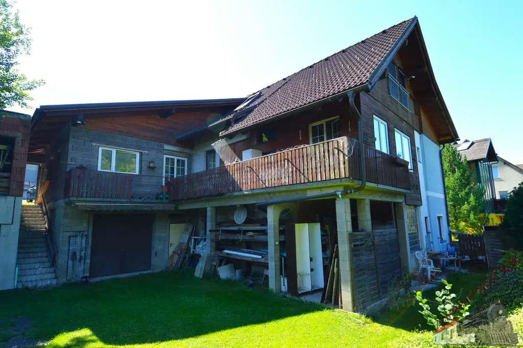 Ein-/ Zweifamilienhaus mit viel Potential - 3 Garagen - 1.368 m² - getrennte Eingänge