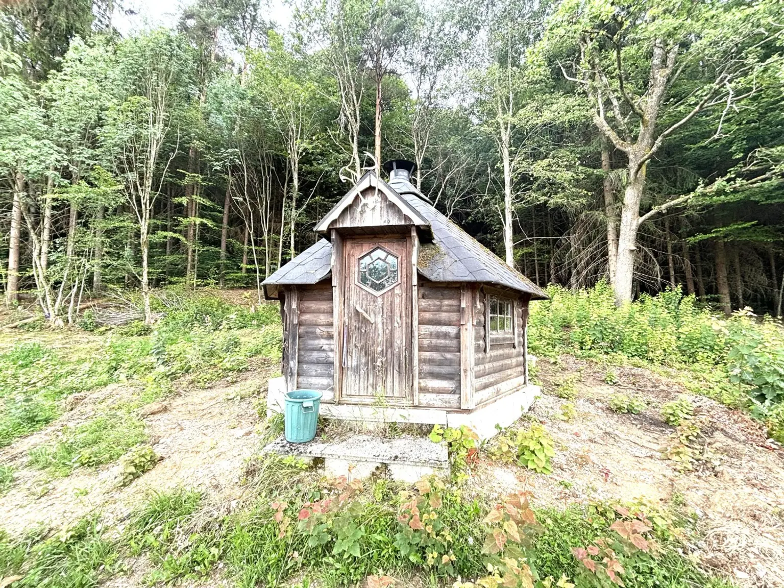 KLEINLANDWIRTSCHAFTLICHES JUWEL! CA.10 HEKTAR WALD! WIESEN! BETRIEBSFLÄCHEN!