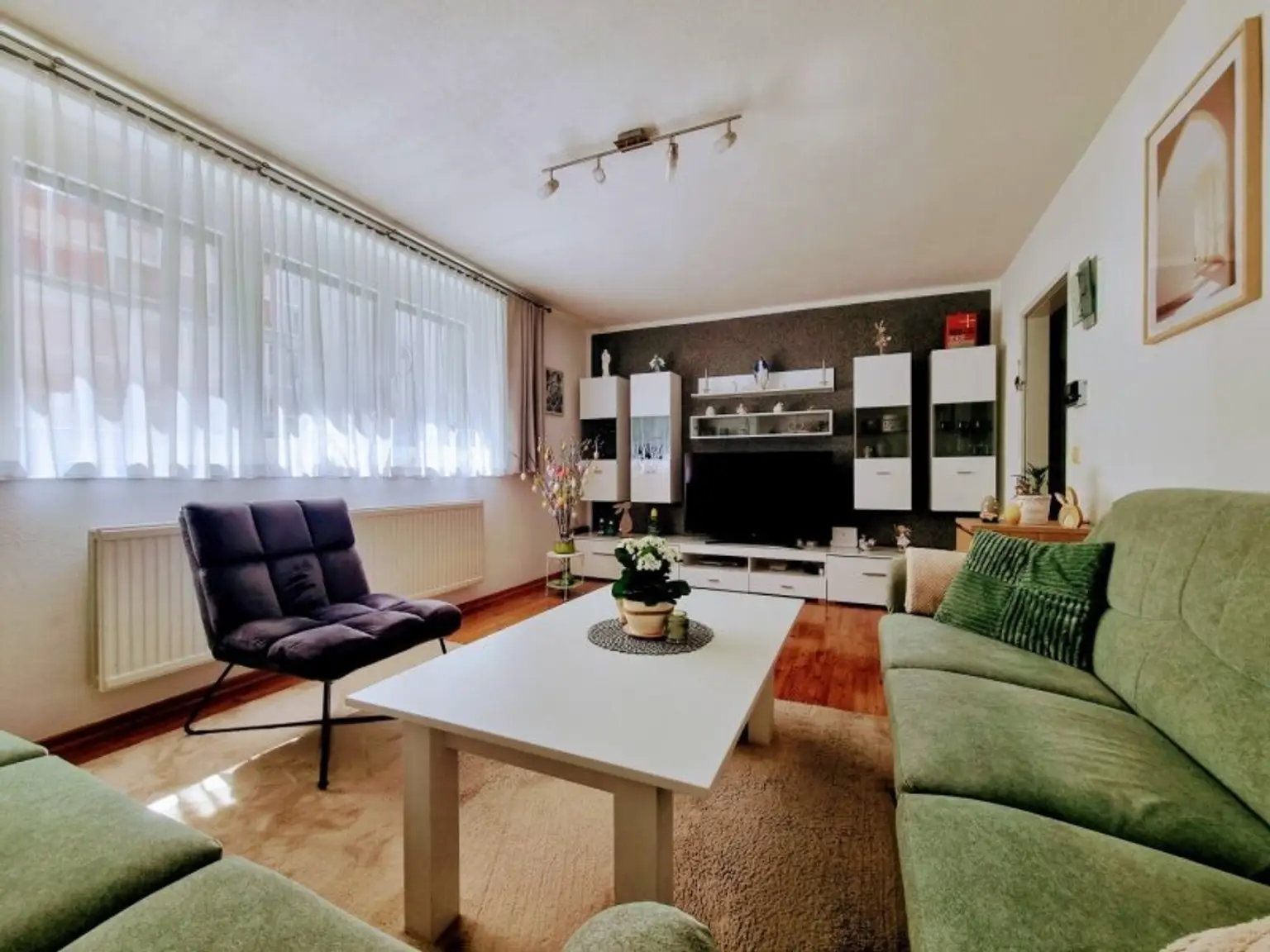 Bereit für den Einzug - Zentrale 3-Zimmer-Wohnung mit separater Küche - Ideal für Familien oder WGs!