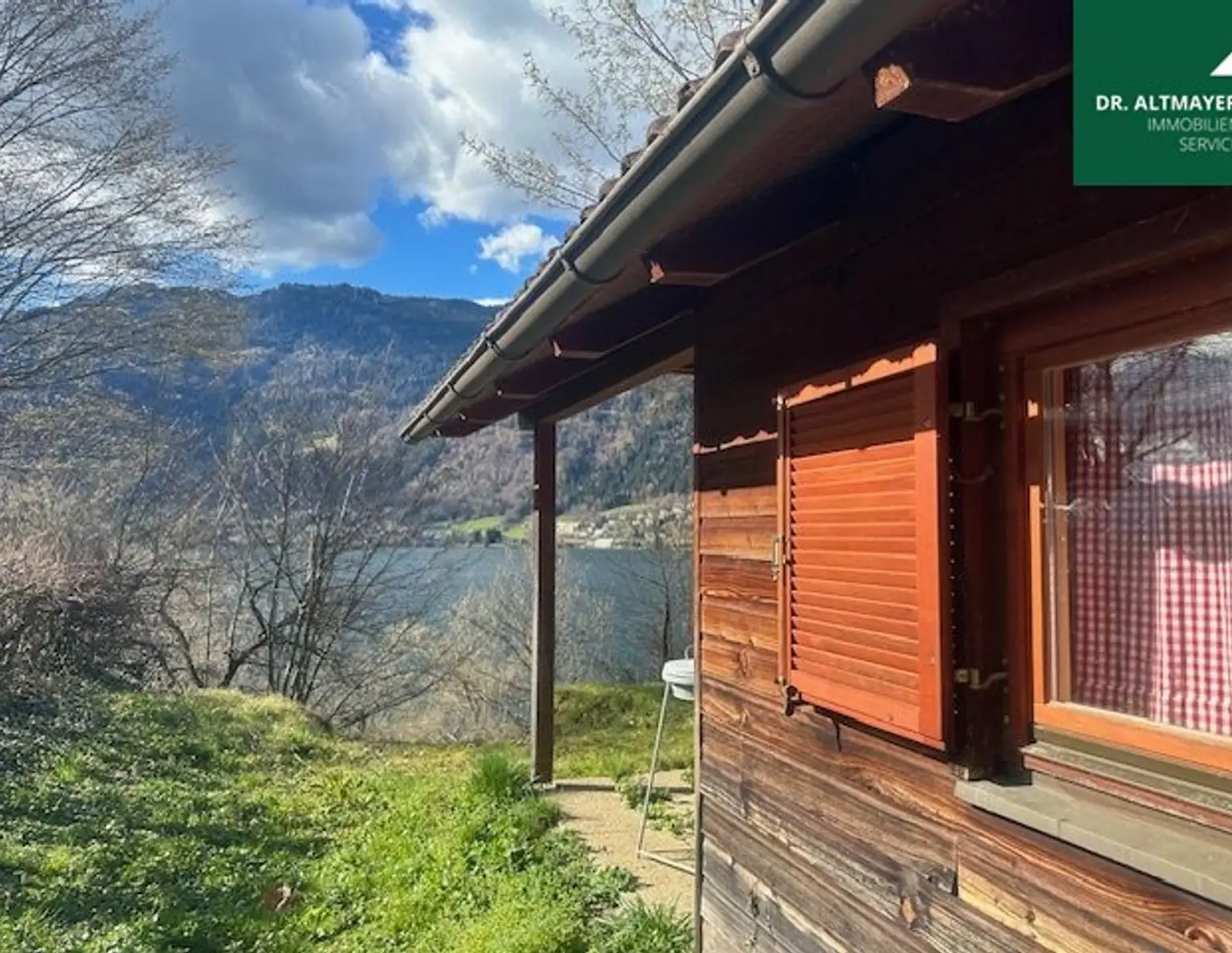 Seegrundstück am Ossiacher See mit Baugenehmigung für Luxuriöses Terrassen-Seehaus