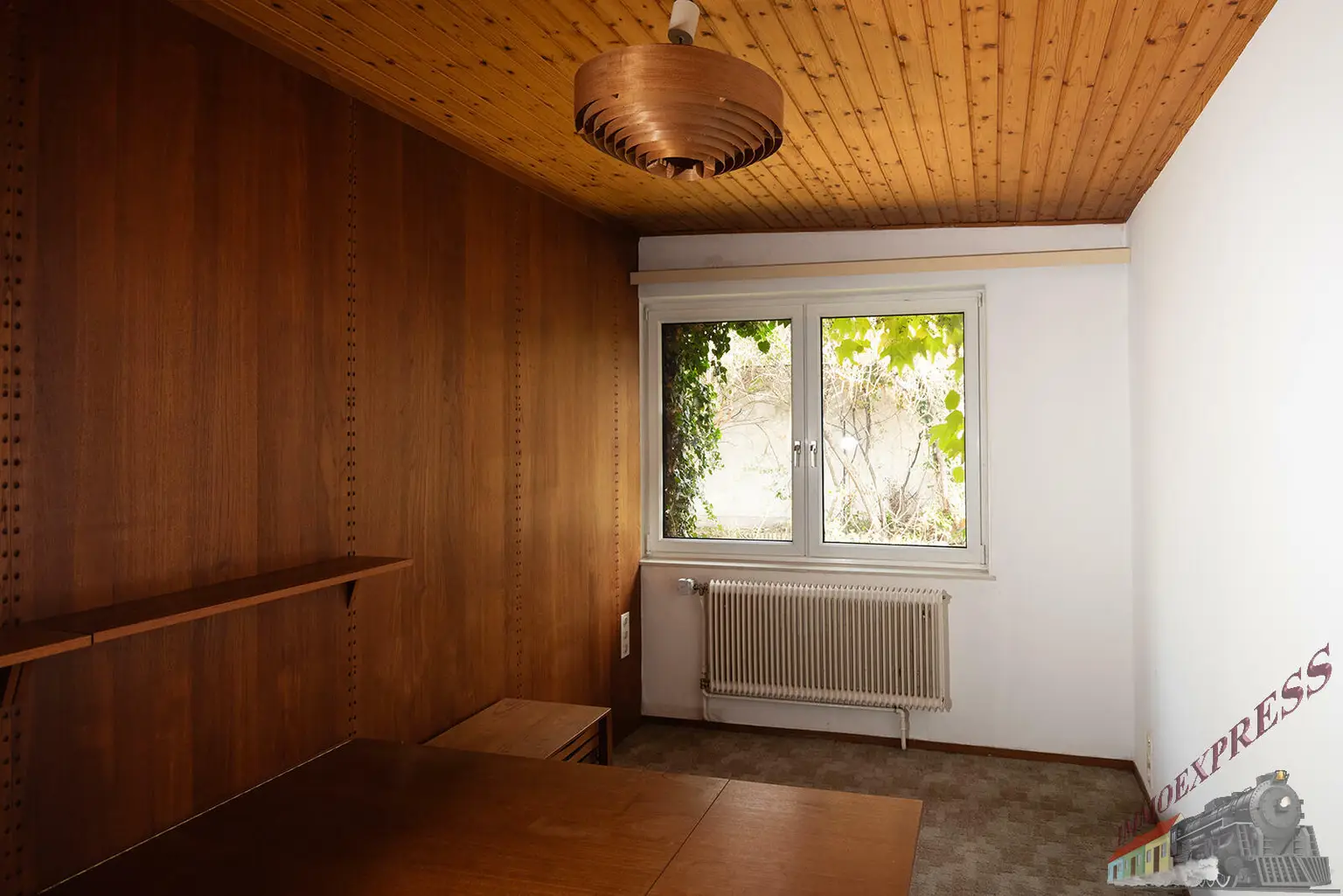 Architektenhaus mit Schwimmhalle in Ruhelage