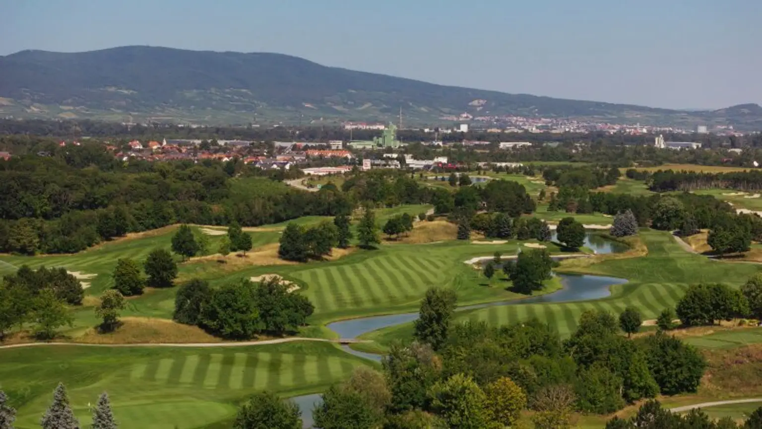 LUXUS VILLA mit Innenpool und Weinkeller im Golfclub Fontana