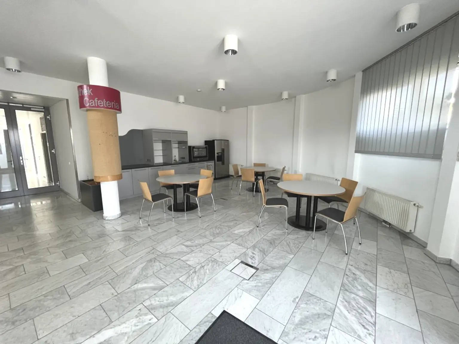 E1 Cafeteria