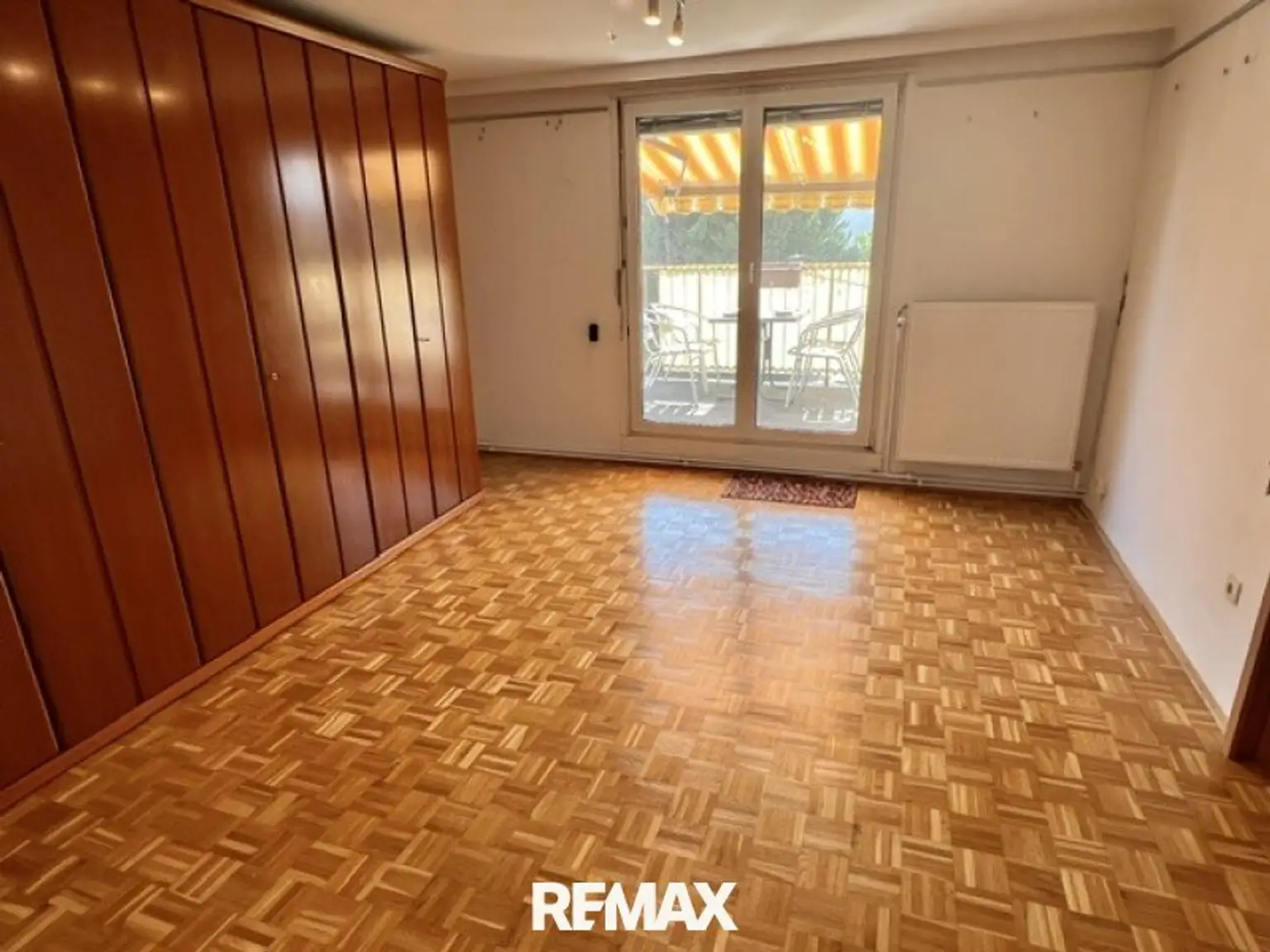 Zimmer 3 mit Einbaukasten und auch Terrassenausgang nach SW beschattet