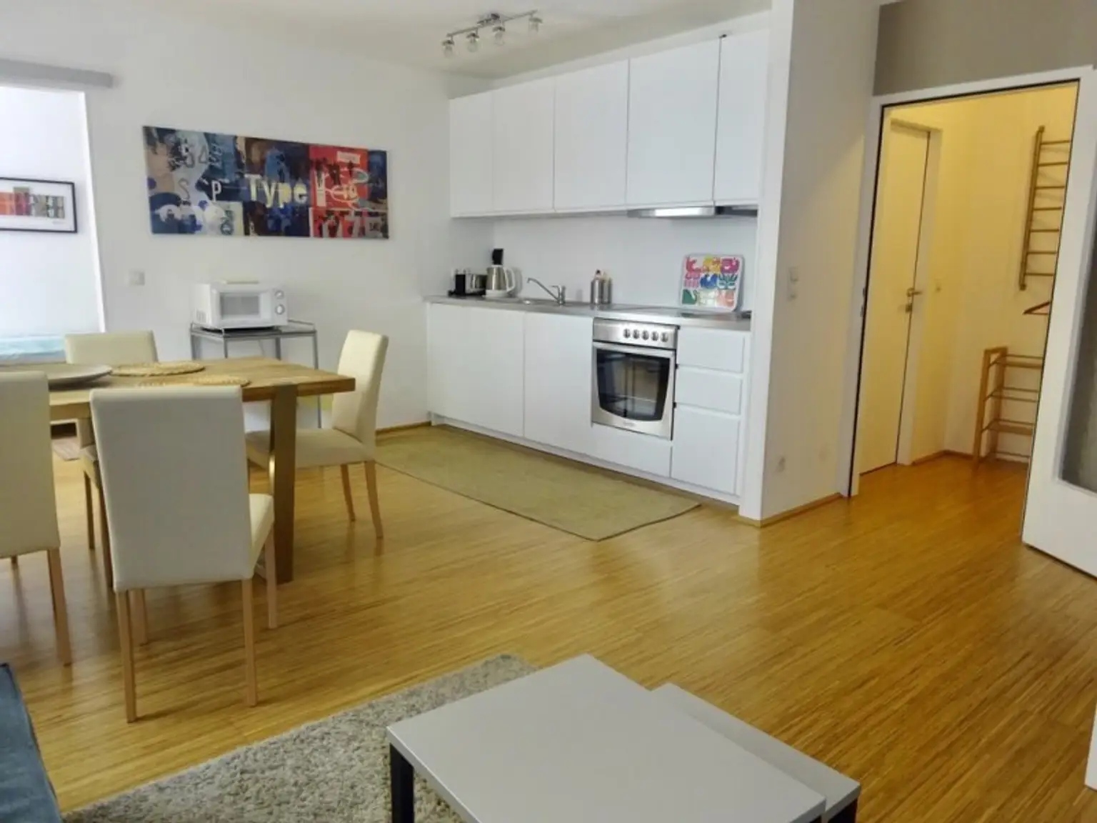 Wohnraum mit integrierter Küche