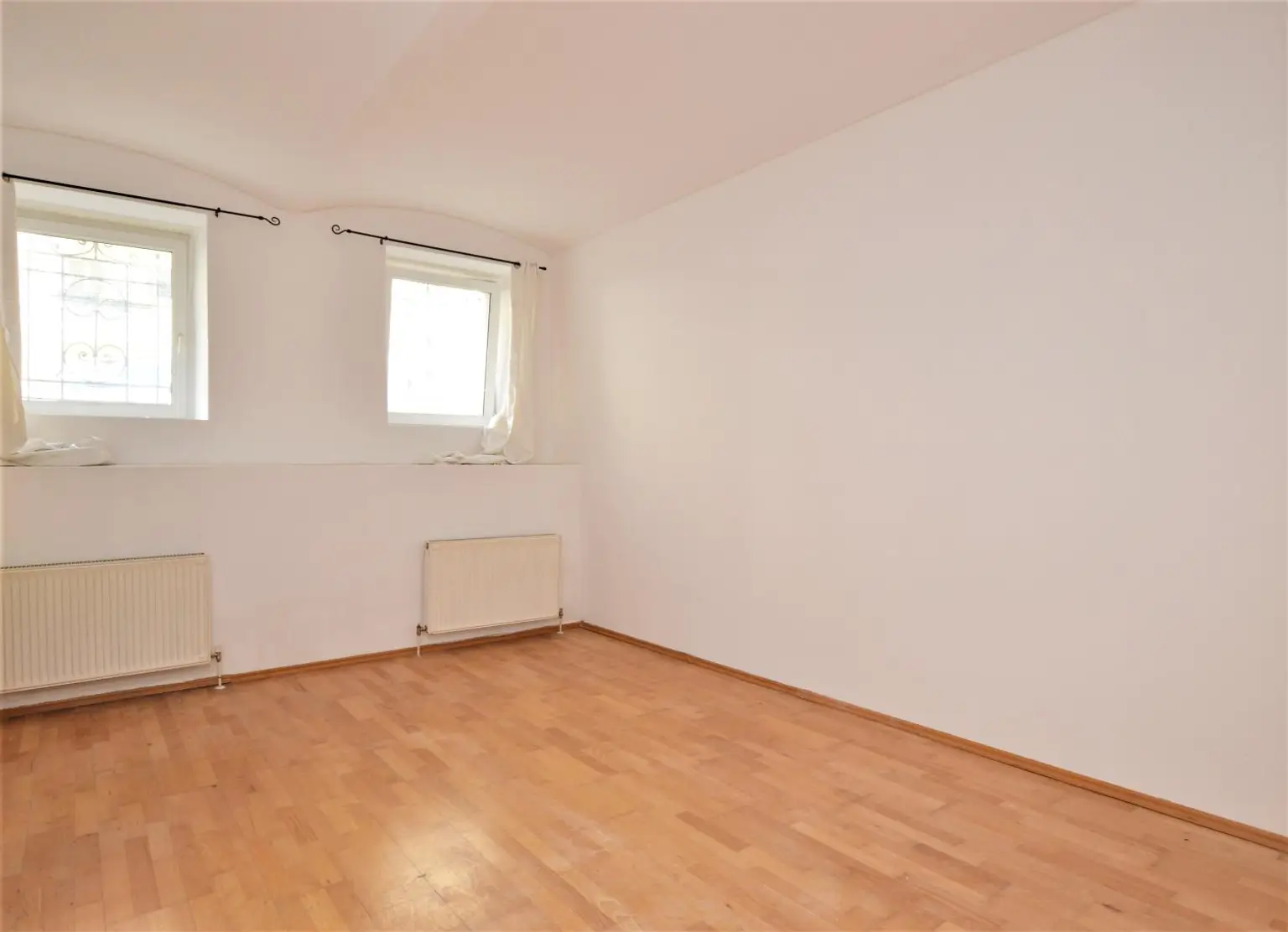 Seltene Gelegenheit - charmanter Altbau: Zwei Wohneinheiten im Herzen von Penzing