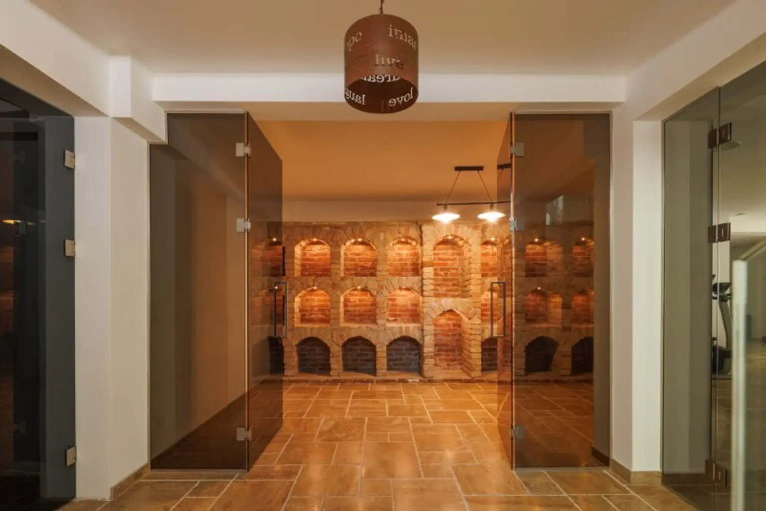 LUXUS VILLA mit Innenpool und Weinkeller im Golfclub Fontana