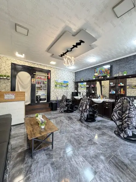 Anlagepaket mit 5 Geschäftslokale & 1 Wohnung – stabile Mieteinnahmen – attraktive Rendite 5,25%