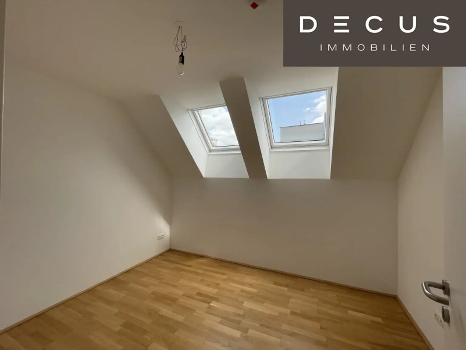 # AB OKTOBER # NEUWERTIG # TOP-AUSTATTUNG # SÜD-AUSRICHTUNG # 2-ZIMMER WOHNUNG