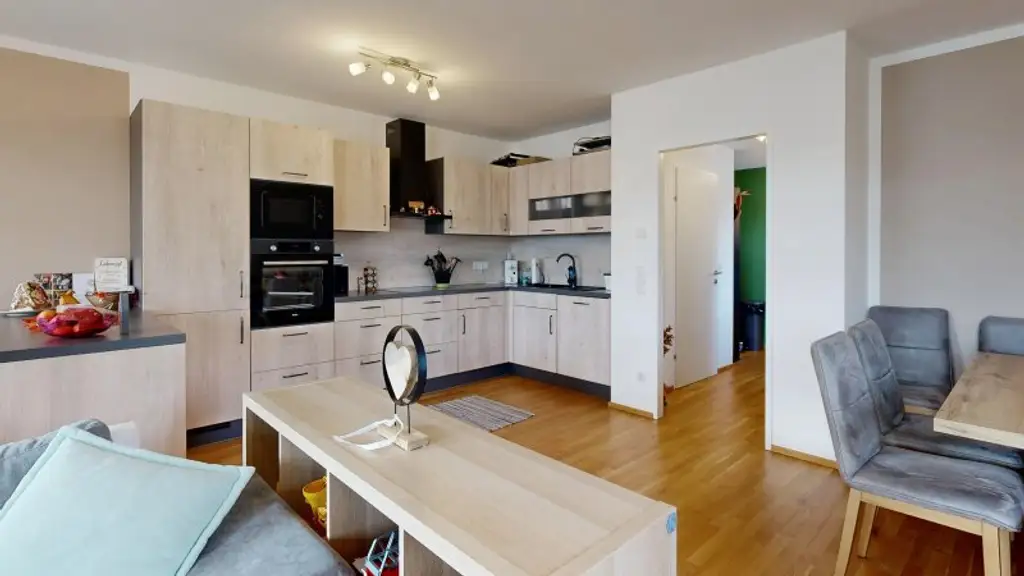 Moderne 3-Zimmer-Eigentumswohnung mit 2 Loggien & Lift! 90 m² Wohnfläche inkl. Küche & KFZ Stellplatz!