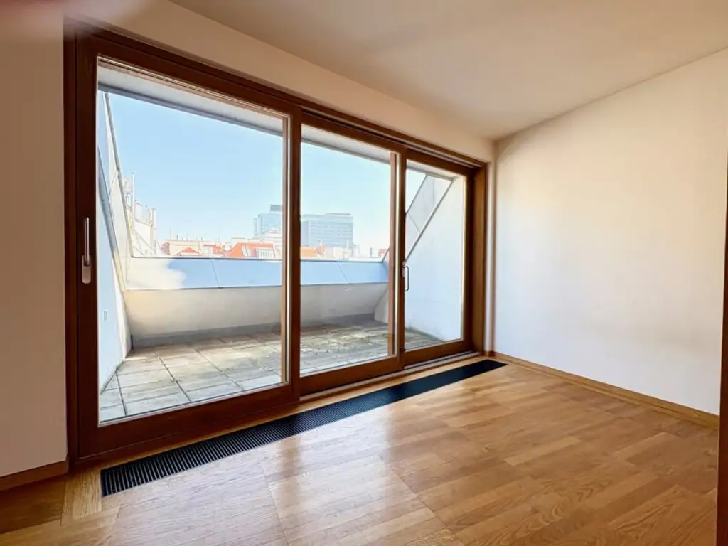 DG-WOHNUNG MIT PRIVATER TERRASSE NÄHE STEPHANSPLATZ