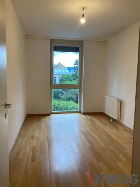 3 Zimmer-Penthouse-Wohnung mit Balkon in den grünen Innenhof gerichtet