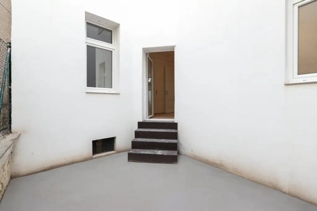 Traumhafte Gartenwohnung im Luxus-Altbau! Erstbezug mit 3-Zi. und 2 Terrassen!