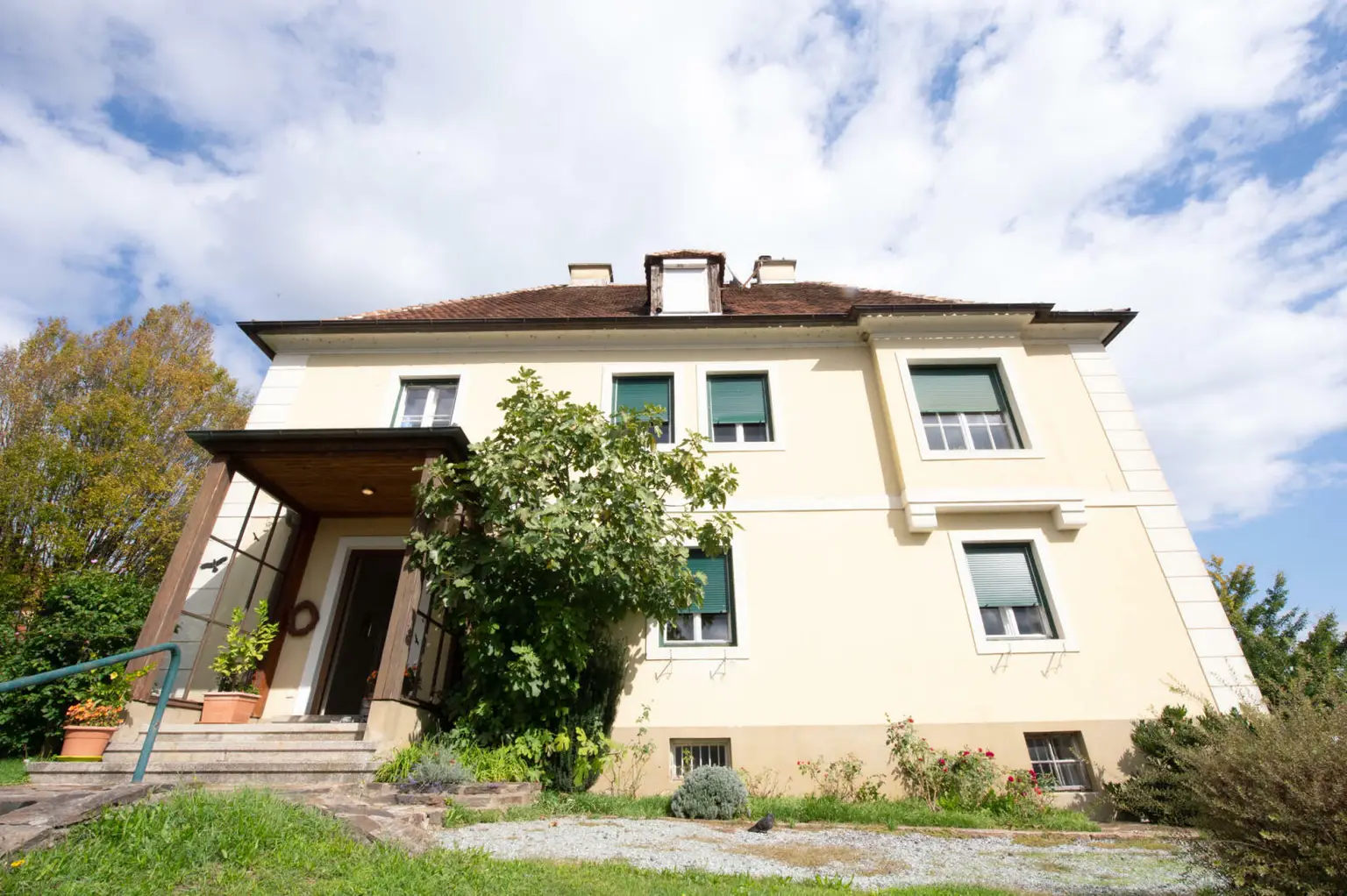 Ein Anwesen voller Möglichkeiten – großzügiges Haus mit Traumgrundstück