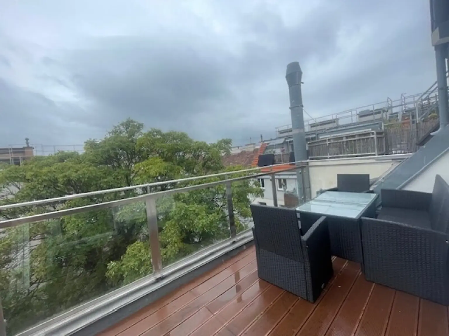 Möblierte Dachgeschoss Maisonette, 5 Zimmer, +3 (4) Schlafzimmer, 2 Bäder, Terrasse, offener Kamin - sehr attraktive Wohnung | furnished 4 BR apartment with 3 bathroom and terrace