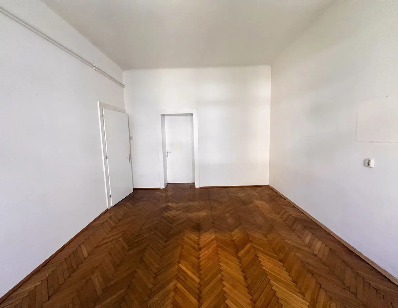 Attraktive 3-Zimmer-Wohnung mit Balkon in der schönsten Straße von Graz!