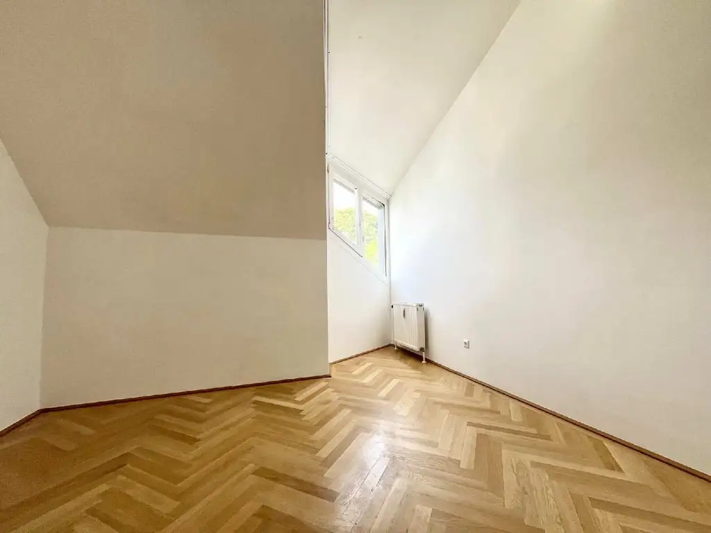 4 Zimmer Dachgeschoß mit Loggia und Grünblick