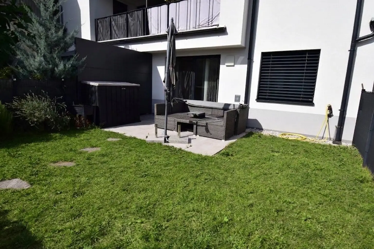 Moderne 2-Zimmer-Gartenwohnung mit Terrasse & Carport in begehrter Ruhelage
